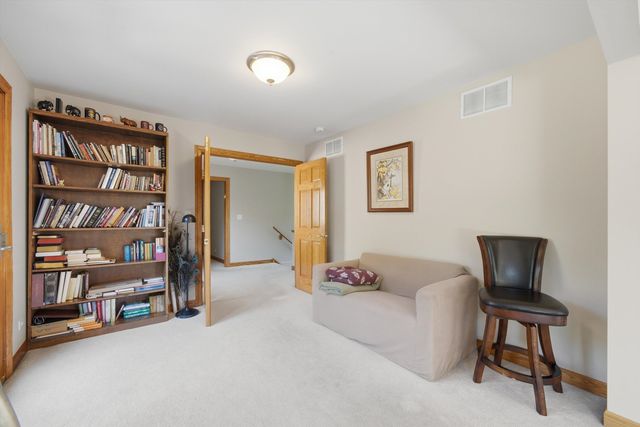 11555 S Elbridge Avenue, Palos Park, IL 60464