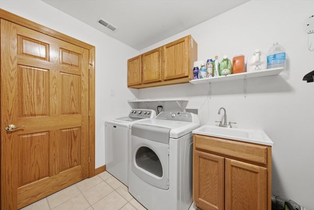 11555 S Elbridge Avenue, Palos Park, IL 60464