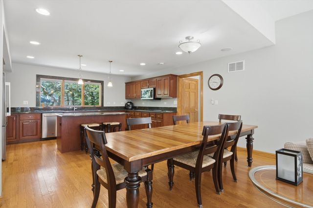 11555 S Elbridge Avenue, Palos Park, IL 60464