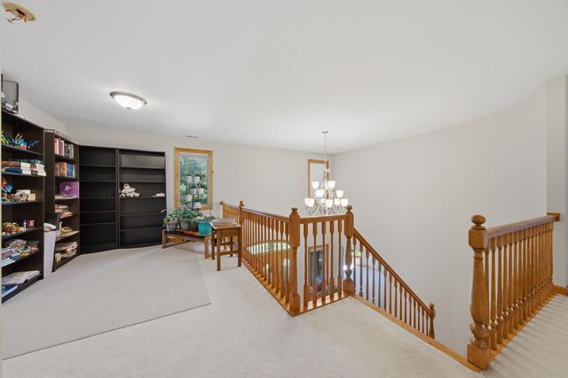 11555 S Elbridge Avenue, Palos Park, IL 60464
