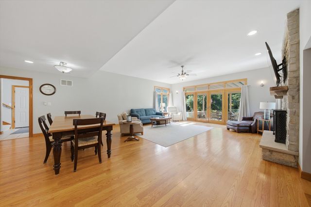 11555 S Elbridge Avenue, Palos Park, IL 60464