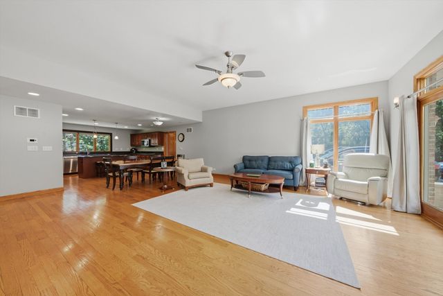 11555 S Elbridge Avenue, Palos Park, IL 60464
