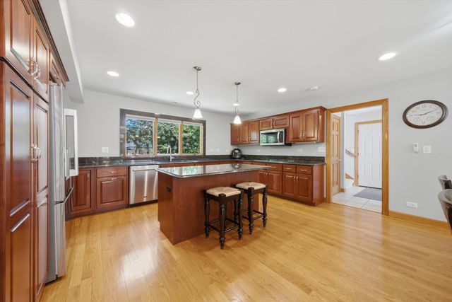 11555 S Elbridge Avenue, Palos Park, IL 60464