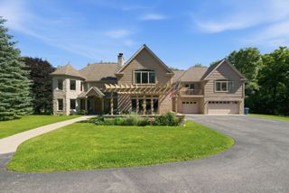 11555 S Elbridge Avenue, Palos Park, IL 60464