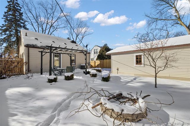 21819 California Street, Saint Clair Shores, MI 48080