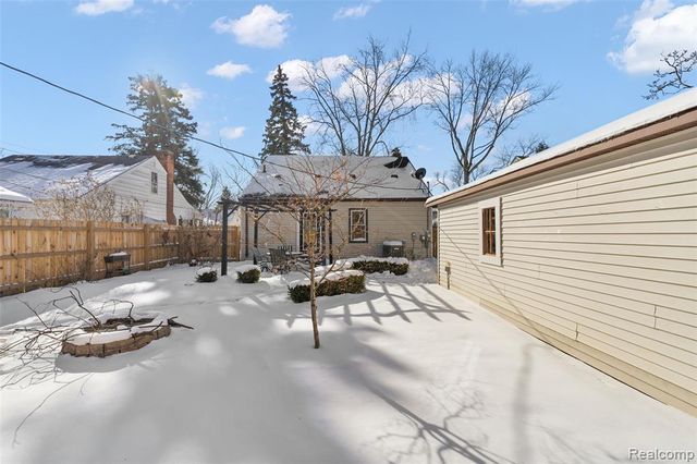 21819 California Street, Saint Clair Shores, MI 48080