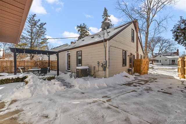 21819 California Street, Saint Clair Shores, MI 48080