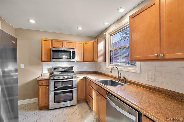 21819 California Street, Saint Clair Shores, MI 48080