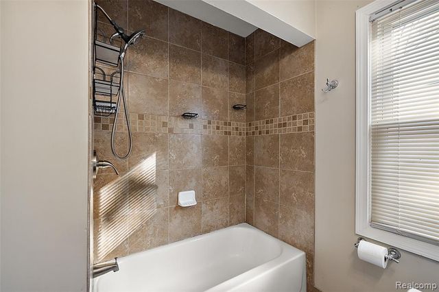 21819 California Street, Saint Clair Shores, MI 48080