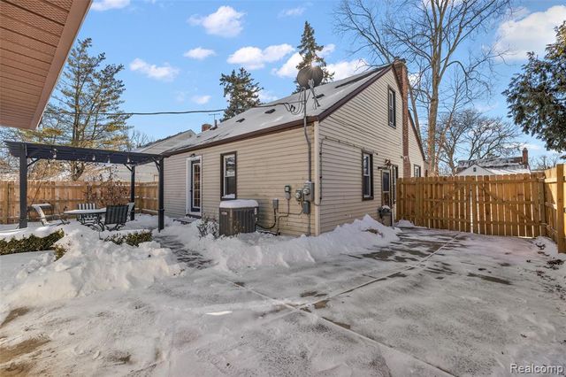 21819 California Street, Saint Clair Shores, MI 48080