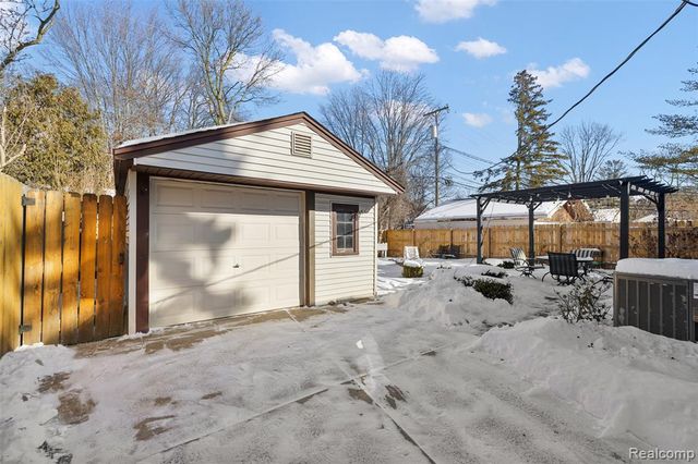 21819 California Street, Saint Clair Shores, MI 48080