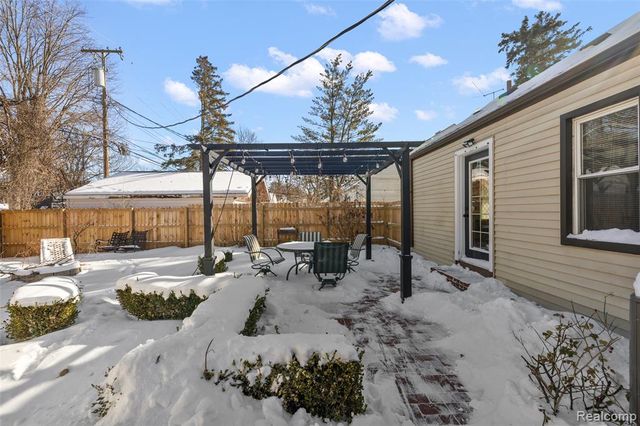 21819 California Street, Saint Clair Shores, MI 48080