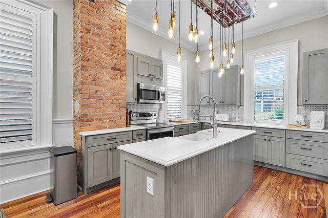 309 W 34th Street, Savannah, GA 31401