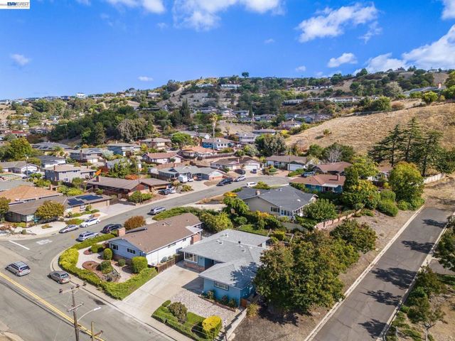 2724 Benedict Dr, San Leandro, CA 94577