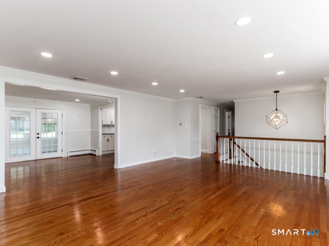 6 Liberty Terrace, North Haven, CT 06473