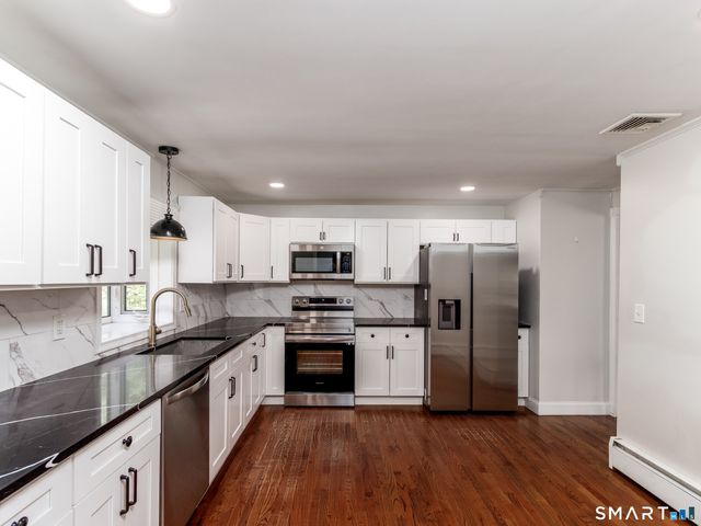 6 Liberty Terrace, North Haven, CT 06473