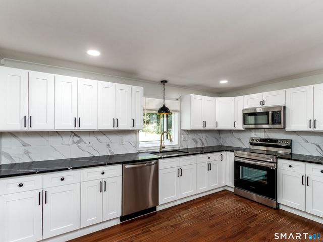 6 Liberty Terrace, North Haven, CT 06473