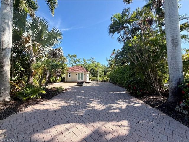 4874 Southern Breeze DR, Naples, FL 34114