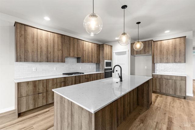 8191 E Cool River Lp, Nampa, ID 83687