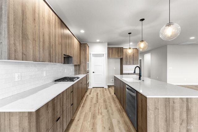 8191 E Cool River Lp, Nampa, ID 83687