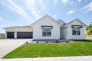 8191 E Cool River Lp, Nampa, ID 83687