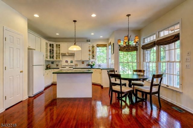5 Pauma Valley Ct, Montgomery Twp., NJ 08558