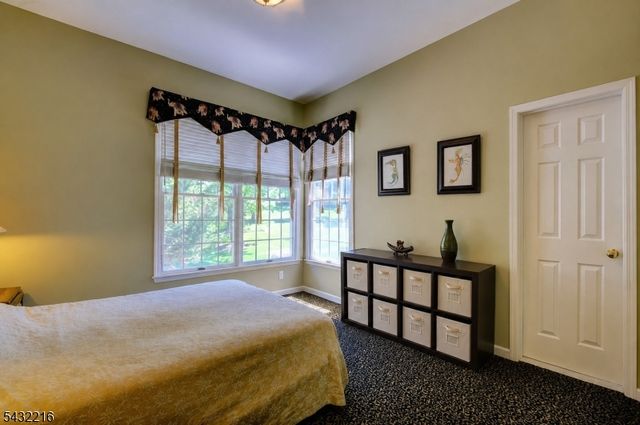 5 Pauma Valley Ct, Montgomery Twp., NJ 08558