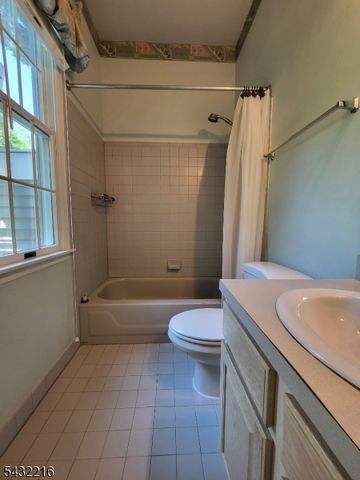 5 Pauma Valley Ct, Montgomery Twp., NJ 08558
