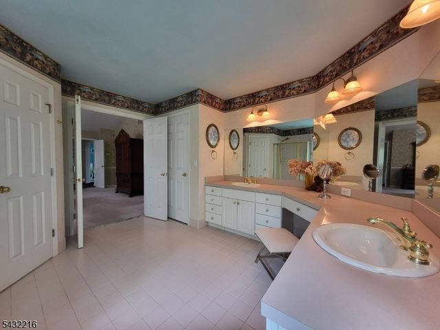 5 Pauma Valley Ct, Montgomery Twp., NJ 08558