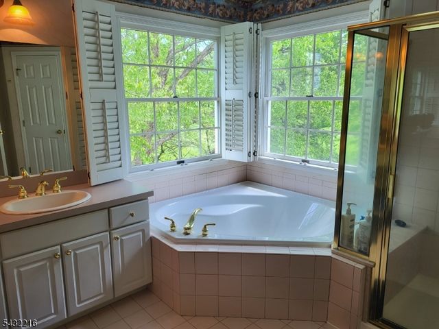 5 Pauma Valley Ct, Montgomery Twp., NJ 08558