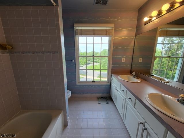 5 Pauma Valley Ct, Montgomery Twp., NJ 08558