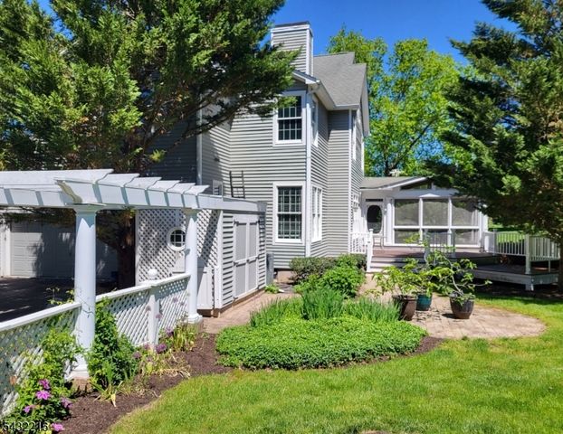 5 Pauma Valley Ct, Montgomery Twp., NJ 08558