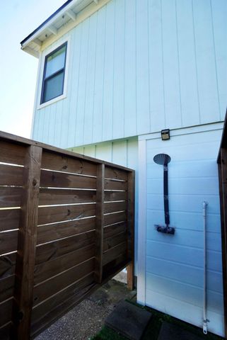 4027 Surf Drive, Galveston, TX 77554