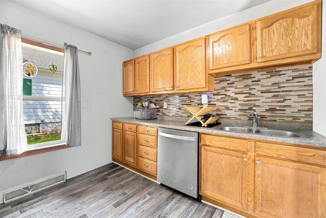 117 W CUSTER AVENUE, Oshkosh, WI 54901