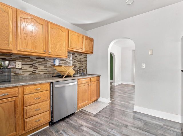 117 W CUSTER AVENUE, Oshkosh, WI 54901