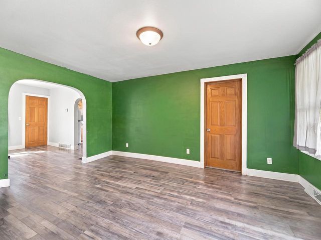 117 W CUSTER AVENUE, Oshkosh, WI 54901
