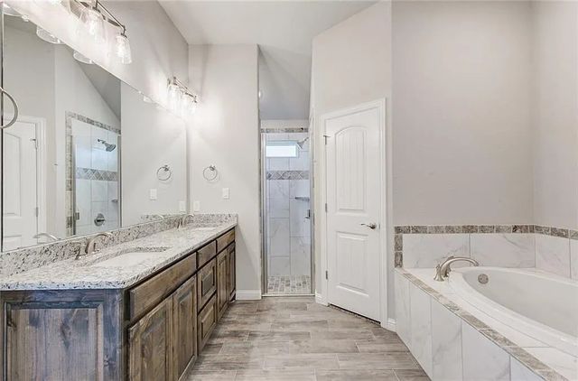 3050 Meandering Way, Granbury, TX 76049