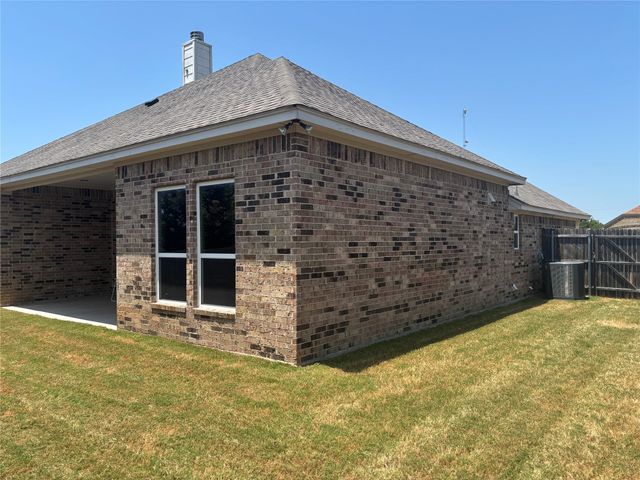 3050 Meandering Way, Granbury, TX 76049