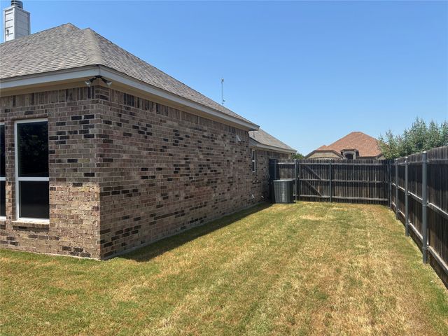 3050 Meandering Way, Granbury, TX 76049