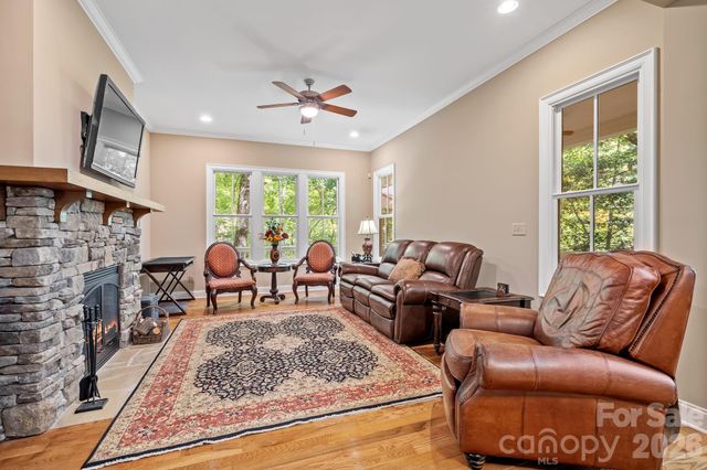 25 E Owl Creek Lane, Fairview, NC 28730