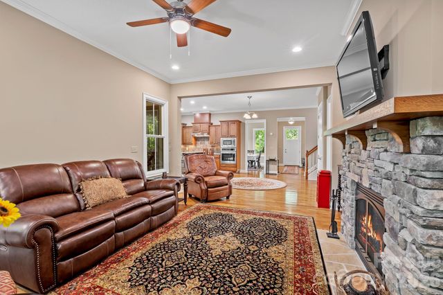 25 E Owl Creek Lane, Fairview, NC 28730