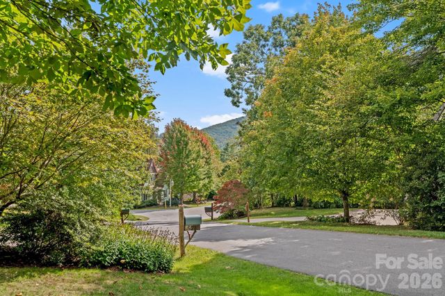 25 E Owl Creek Lane, Fairview, NC 28730