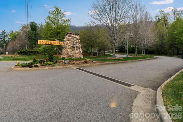 25 E Owl Creek Lane, Fairview, NC 28730