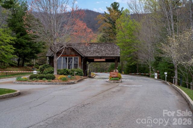 25 E Owl Creek Lane, Fairview, NC 28730