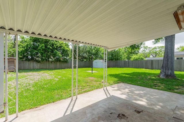 525 20th Avenue N, Texas City, TX 77590