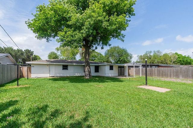 525 20th Avenue N, Texas City, TX 77590