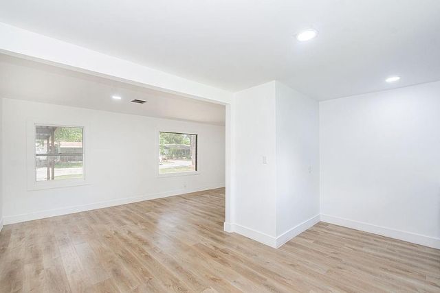 525 20th Avenue N, Texas City, TX 77590