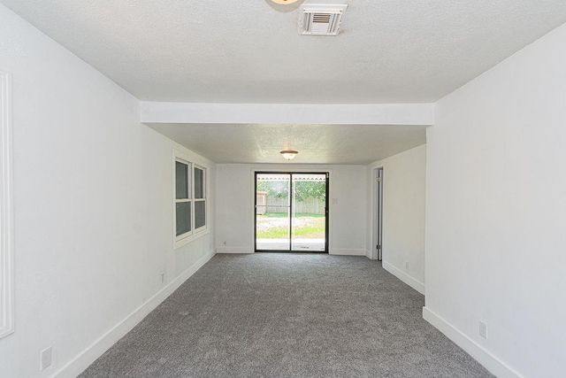 525 20th Avenue N, Texas City, TX 77590