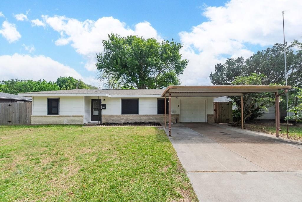 525 20th Avenue N, Texas City, TX 77590