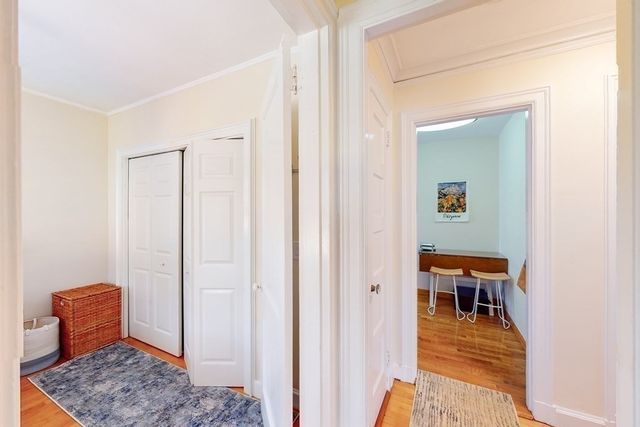 34 Ash St 204, Cambridge, MA 02138
